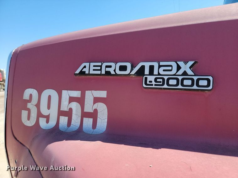 image for item NZ9986 1996 Ford  Aeromax L9000 dump truck