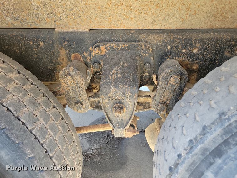 image for item NZ9986 1996 Ford  Aeromax L9000 dump truck