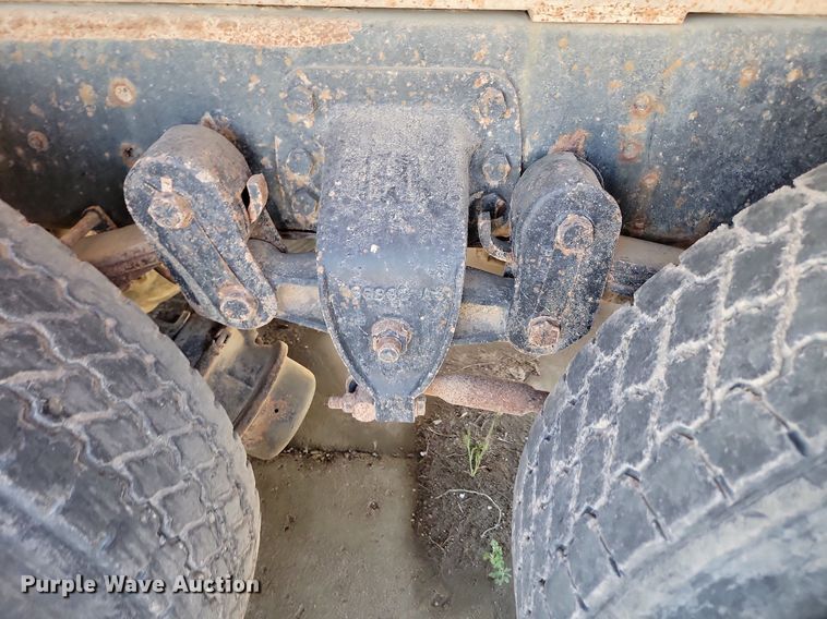 image for item NZ9986 1996 Ford  Aeromax L9000 dump truck