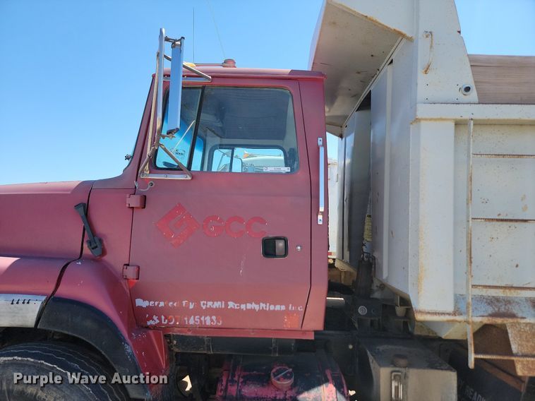 image for item NZ9986 1996 Ford  Aeromax L9000 dump truck