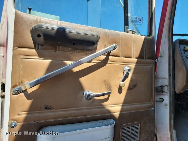 image for item NZ9986 1996 Ford  Aeromax L9000 dump truck