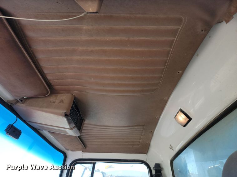 image for item NZ9986 1996 Ford  Aeromax L9000 dump truck