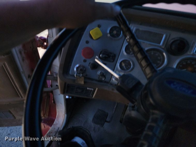 image for item NZ9986 1996 Ford  Aeromax L9000 dump truck