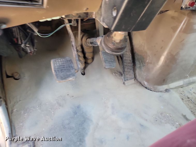 image for item NZ9986 1996 Ford  Aeromax L9000 dump truck