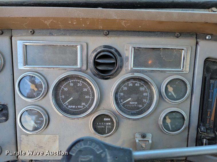 image for item NZ9986 1996 Ford  Aeromax L9000 dump truck