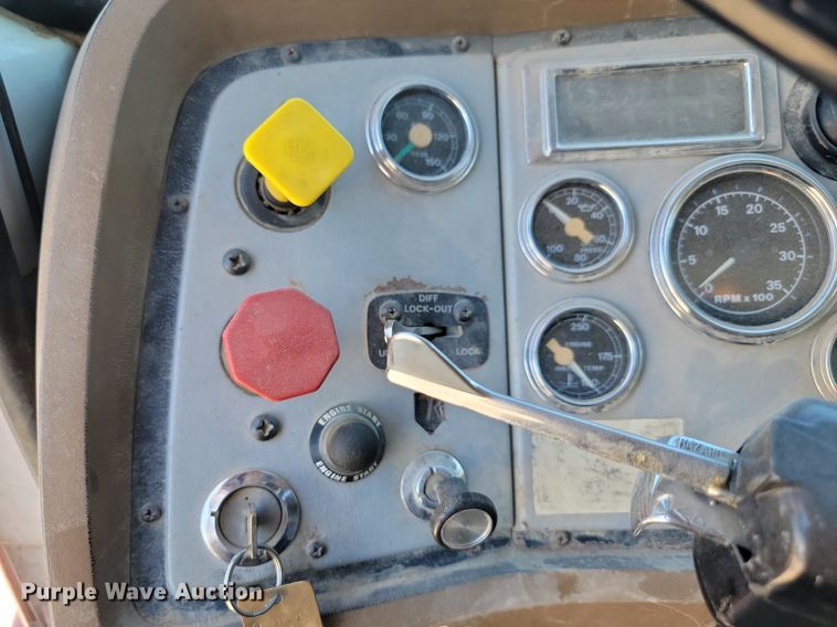 image for item NZ9986 1996 Ford  Aeromax L9000 dump truck