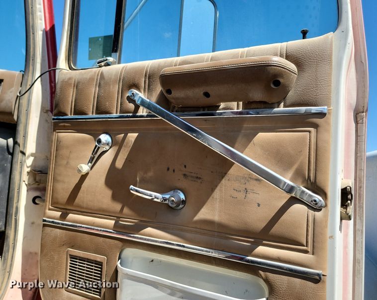 image for item NZ9986 1996 Ford  Aeromax L9000 dump truck