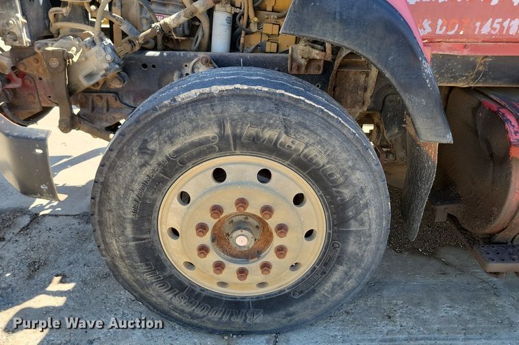 image for item NZ9986 1996 Ford  Aeromax L9000 dump truck