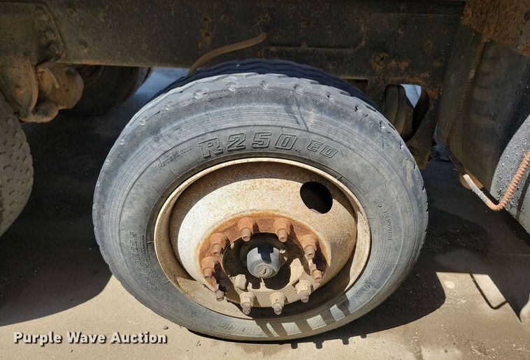 image for item NZ9986 1996 Ford  Aeromax L9000 dump truck