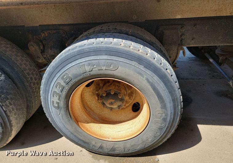 image for item NZ9986 1996 Ford  Aeromax L9000 dump truck