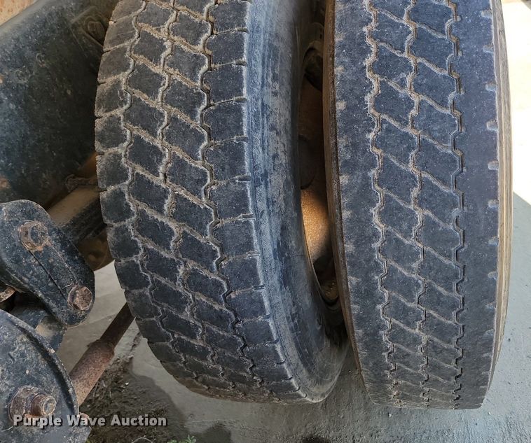 image for item NZ9986 1996 Ford  Aeromax L9000 dump truck