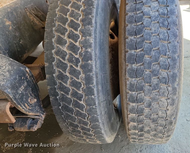 image for item NZ9986 1996 Ford  Aeromax L9000 dump truck