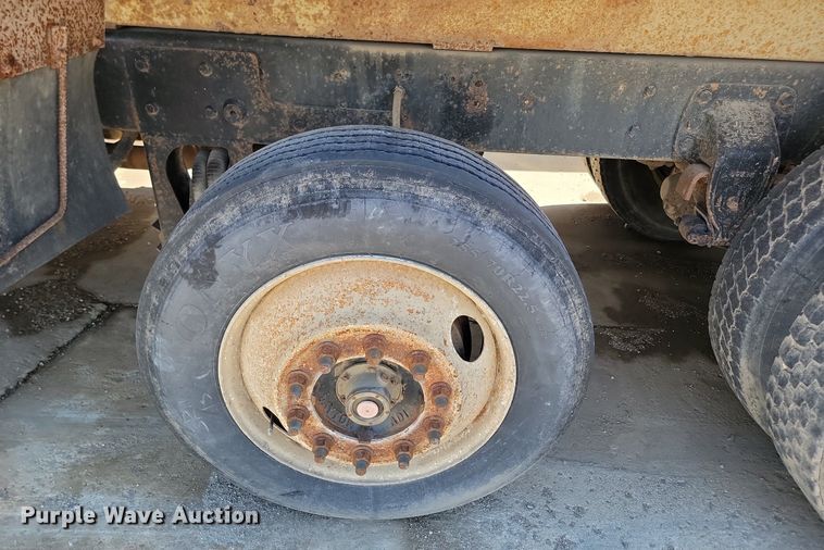 image for item NZ9986 1996 Ford  Aeromax L9000 dump truck