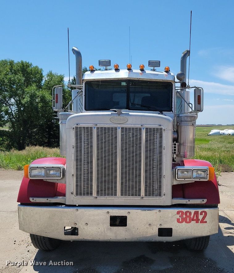 image for item NZ9987 1999 Peterbilt  379 semi truck