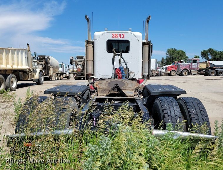 image for item NZ9987 1999 Peterbilt  379 semi truck