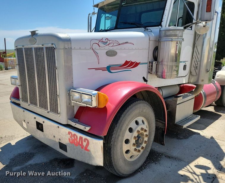 image for item NZ9987 1999 Peterbilt  379 semi truck