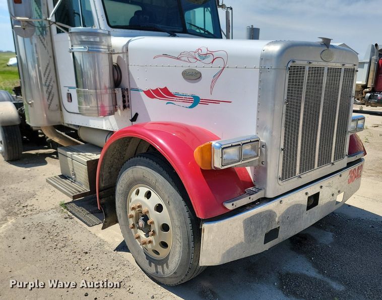 image for item NZ9987 1999 Peterbilt  379 semi truck
