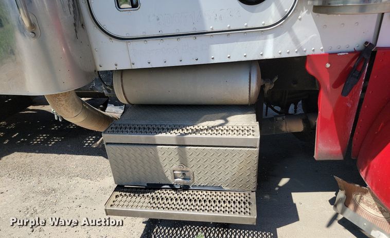 image for item NZ9987 1999 Peterbilt  379 semi truck