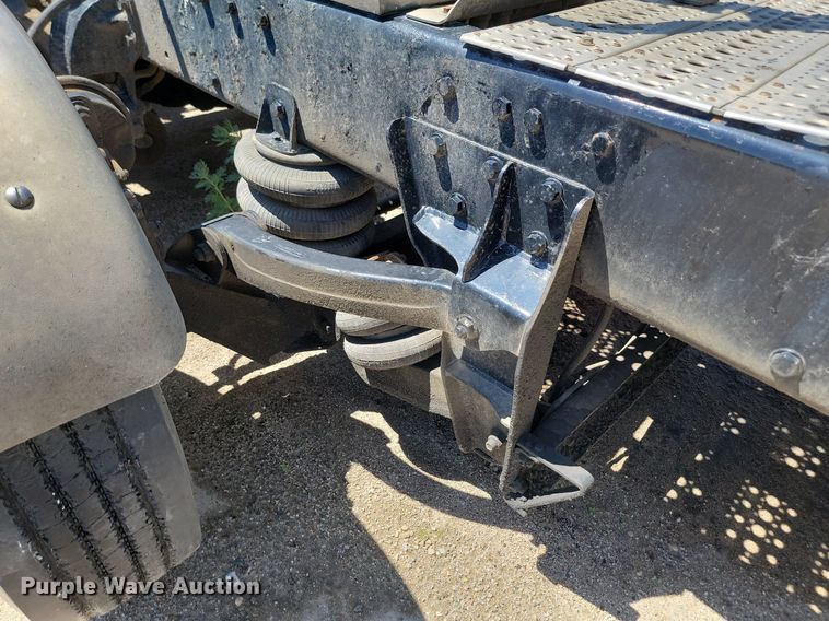 image for item NZ9987 1999 Peterbilt  379 semi truck