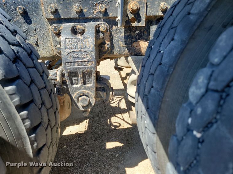 image for item NZ9987 1999 Peterbilt  379 semi truck