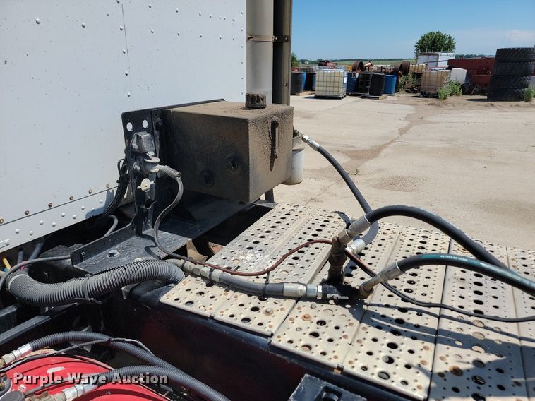 image for item NZ9987 1999 Peterbilt  379 semi truck