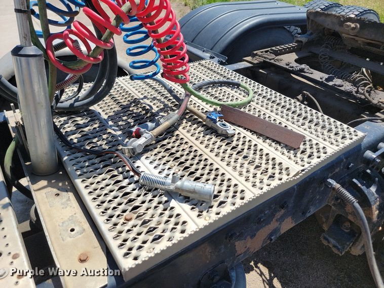 image for item NZ9987 1999 Peterbilt  379 semi truck