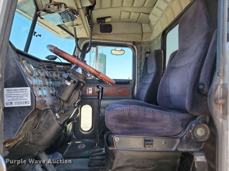 image for item NZ9987 1999 Peterbilt  379 semi truck