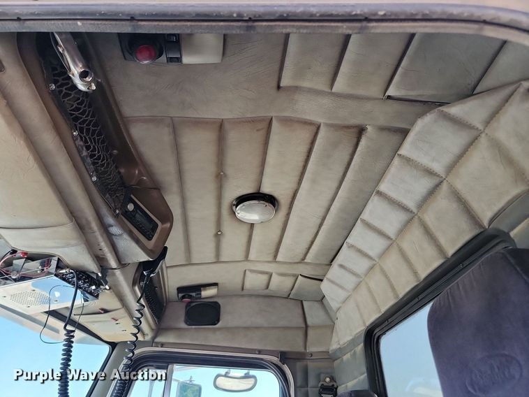 image for item NZ9987 1999 Peterbilt  379 semi truck