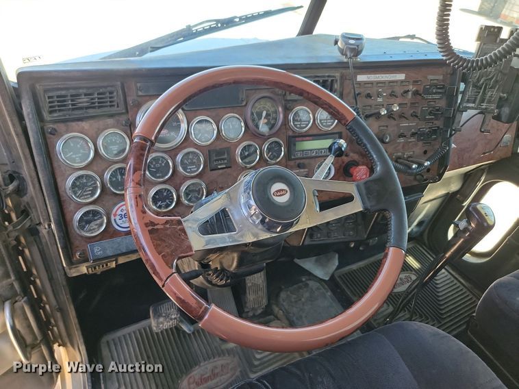 image for item NZ9987 1999 Peterbilt  379 semi truck