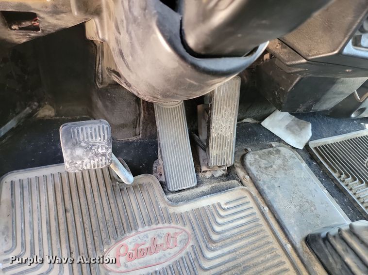 image for item NZ9987 1999 Peterbilt  379 semi truck