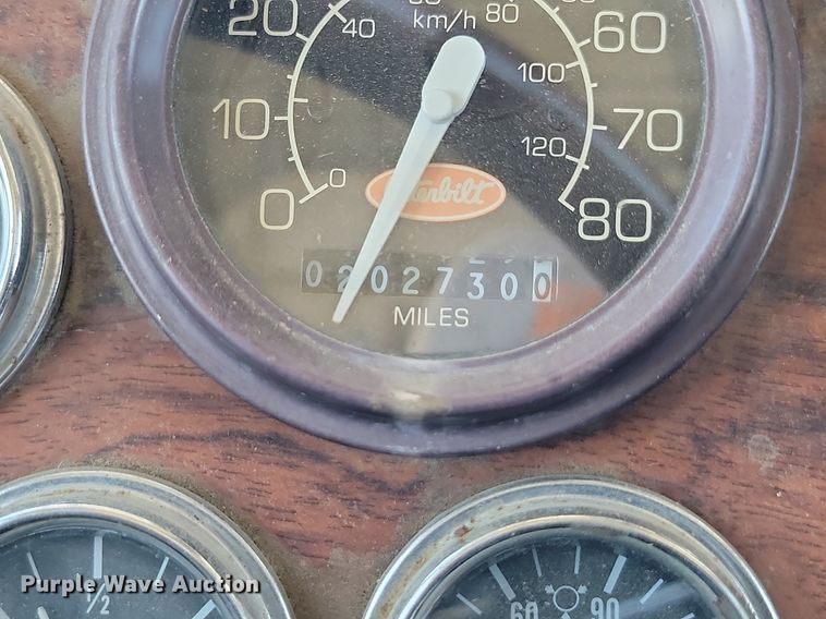 image for item NZ9987 1999 Peterbilt  379 semi truck