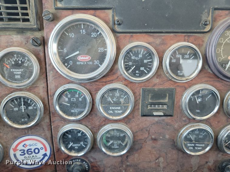 image for item NZ9987 1999 Peterbilt  379 semi truck