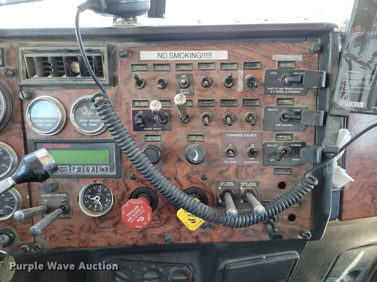 image for item NZ9987 1999 Peterbilt  379 semi truck