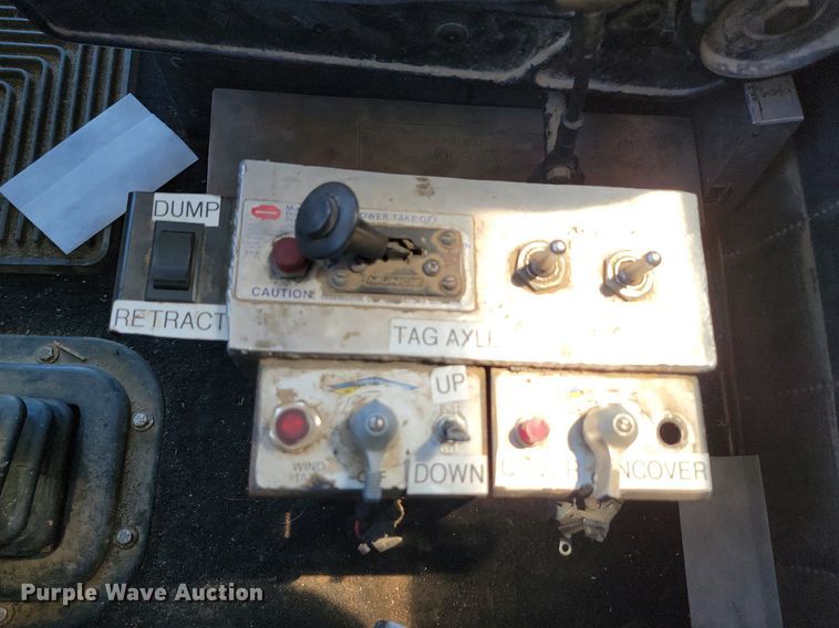 image for item NZ9987 1999 Peterbilt  379 semi truck