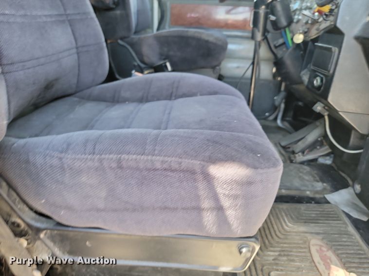 image for item NZ9987 1999 Peterbilt  379 semi truck