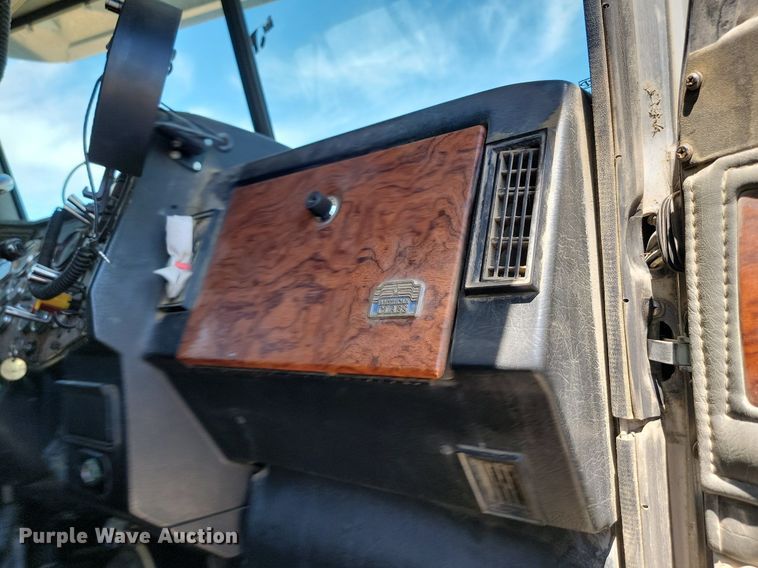 image for item NZ9987 1999 Peterbilt  379 semi truck