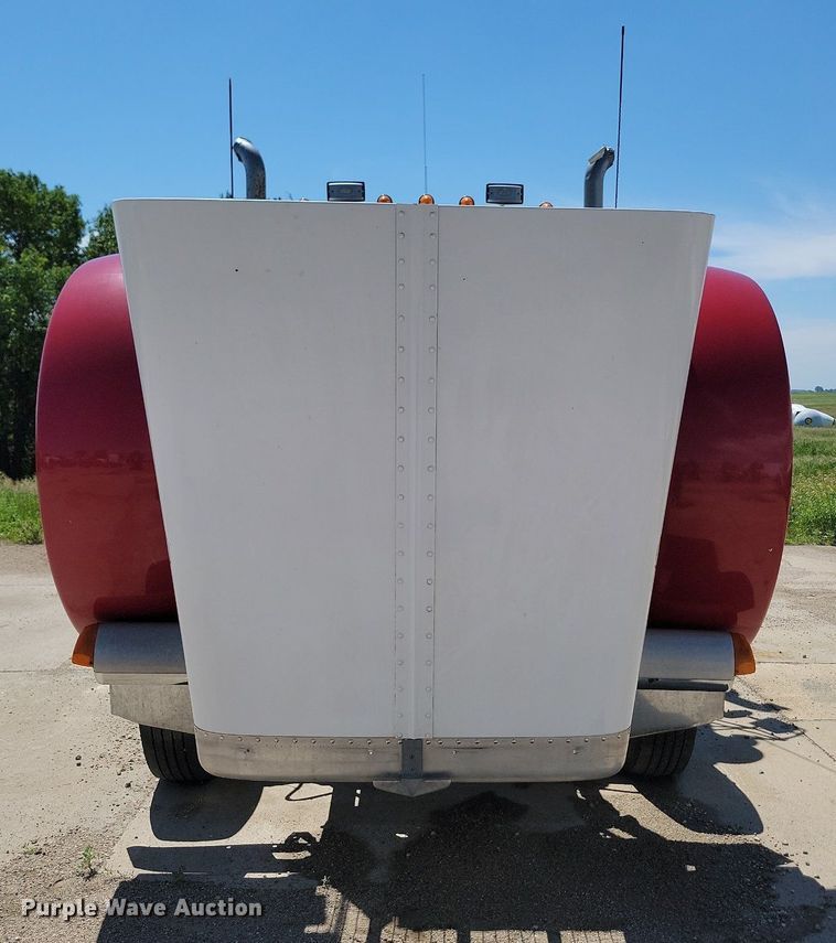 image for item NZ9987 1999 Peterbilt  379 semi truck