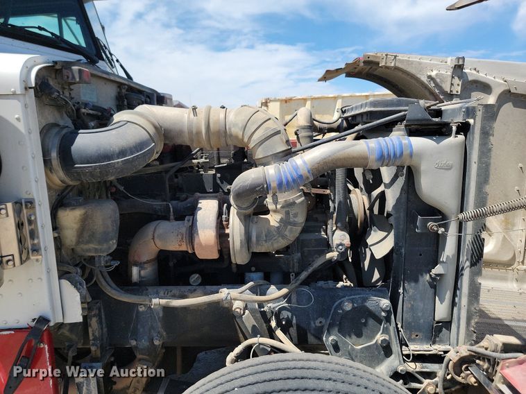 image for item NZ9987 1999 Peterbilt  379 semi truck