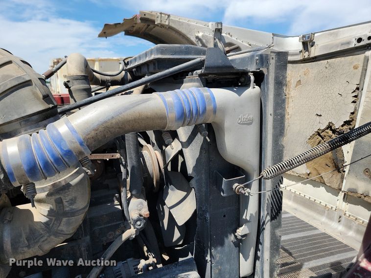 image for item NZ9987 1999 Peterbilt  379 semi truck