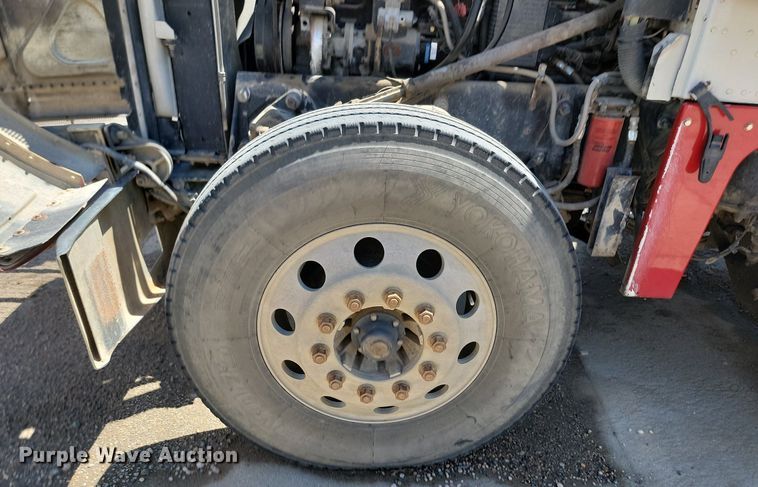 image for item NZ9987 1999 Peterbilt  379 semi truck