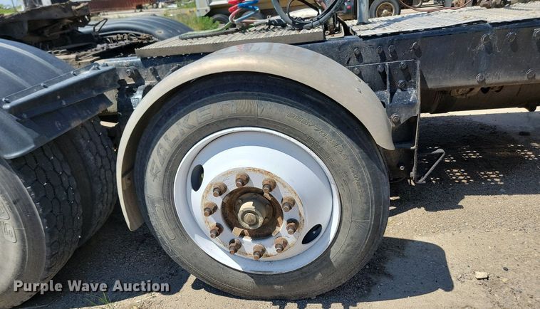 image for item NZ9987 1999 Peterbilt  379 semi truck