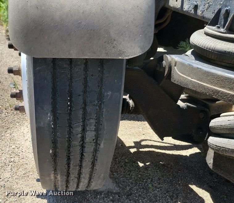 image for item NZ9987 1999 Peterbilt  379 semi truck