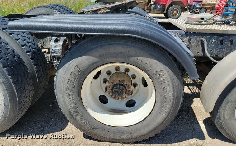 image for item NZ9987 1999 Peterbilt  379 semi truck