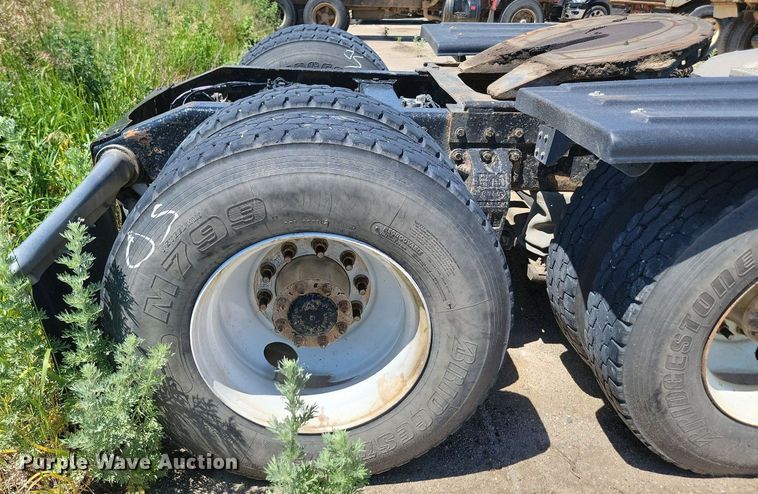 image for item NZ9987 1999 Peterbilt  379 semi truck