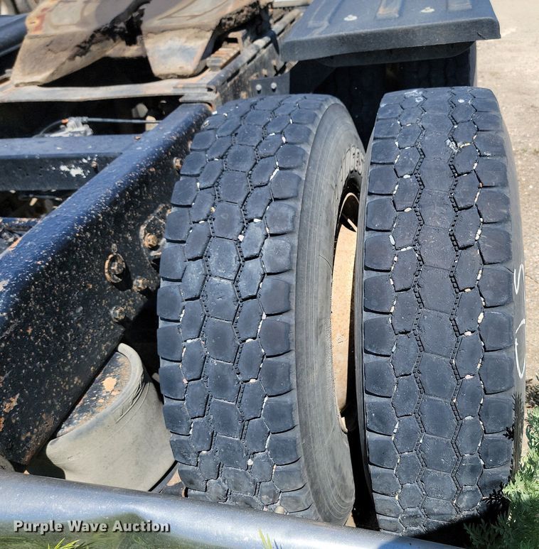 image for item NZ9987 1999 Peterbilt  379 semi truck