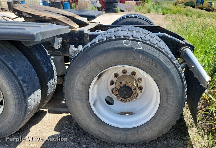 image for item NZ9987 1999 Peterbilt  379 semi truck