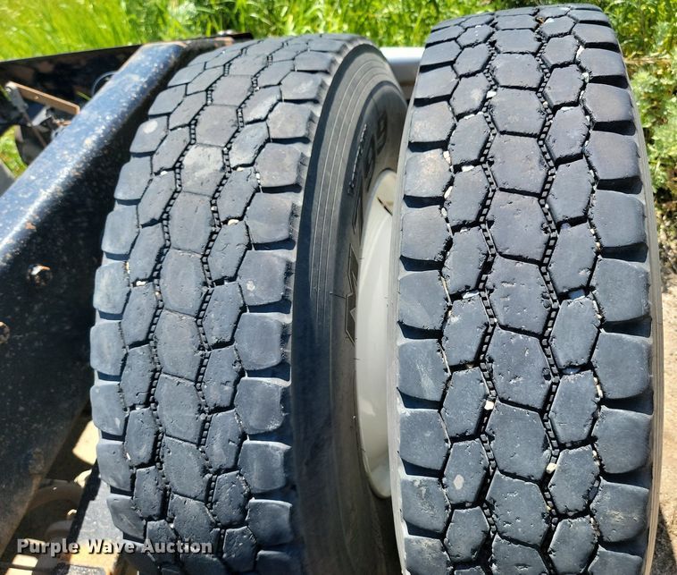 image for item NZ9987 1999 Peterbilt  379 semi truck