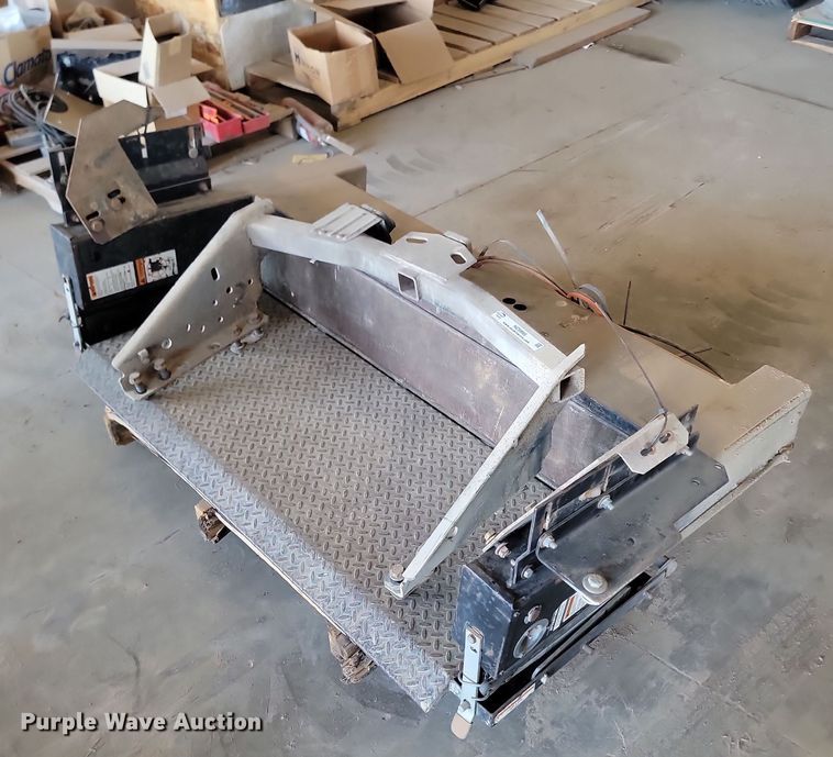 image for item NZ9995 Eagle Lift  EDL-60 end lift gate