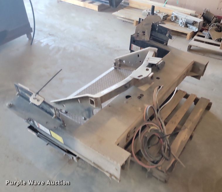 image for item NZ9995 Eagle Lift  EDL-60 end lift gate