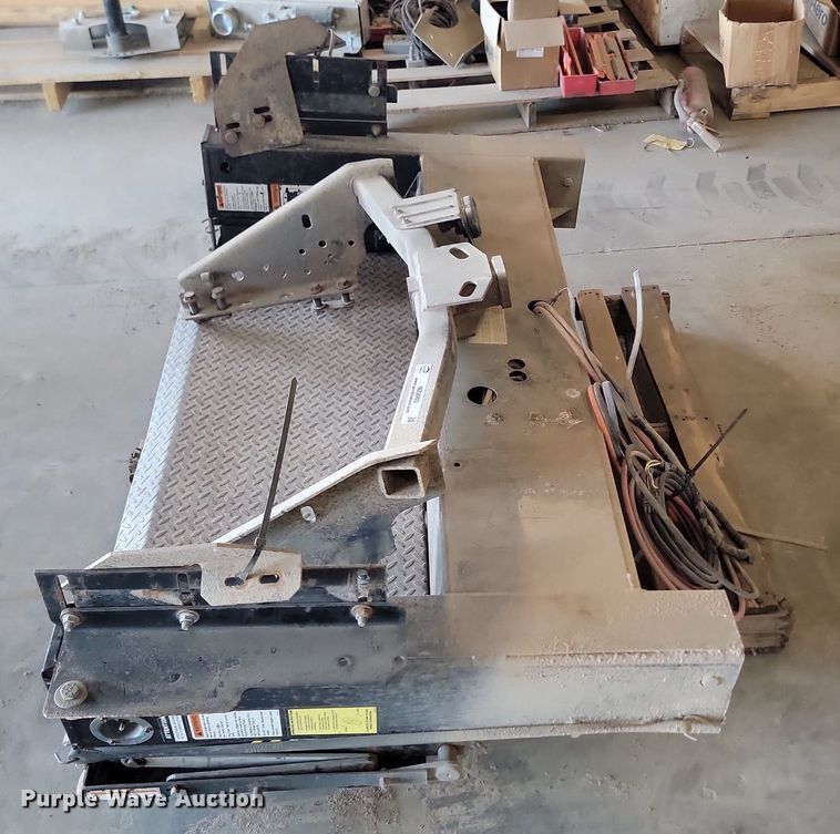 image for item NZ9995 Eagle Lift  EDL-60 end lift gate